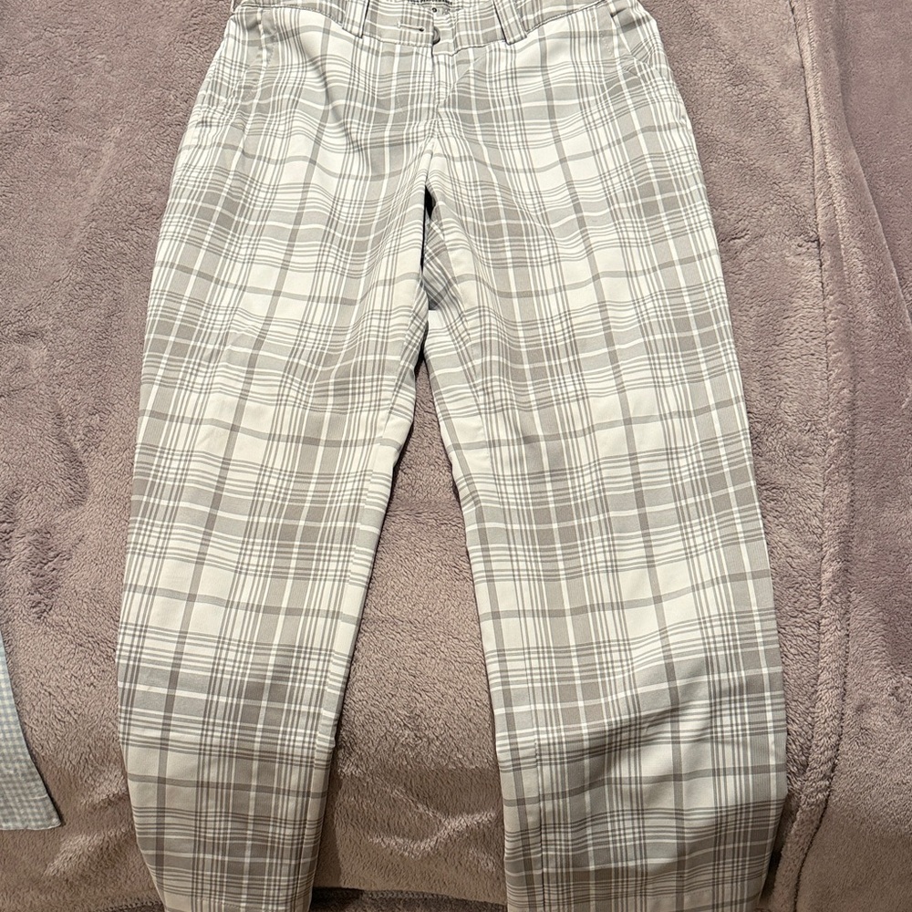 Nike Women’s Checkered Golf pants in Gray and White